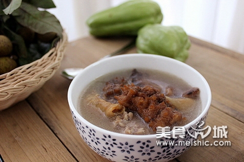 海参花胶肉骨汤的做法