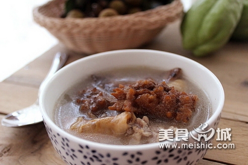 海参花胶肉骨汤的做法