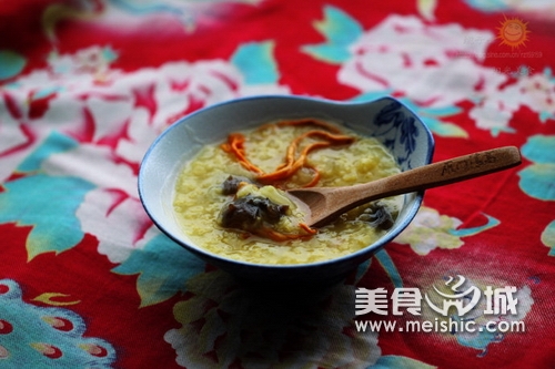 海参雪莲子煨黄米粥的做法