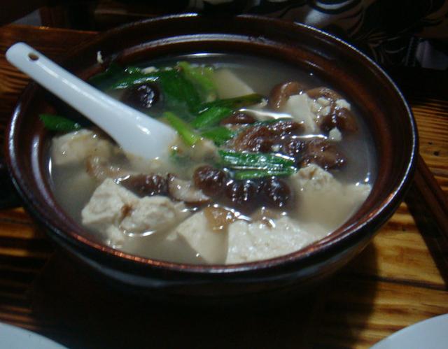 海参最好吃的做法，其实是海参豆腐菌菇汤，清爽鲜美大补
