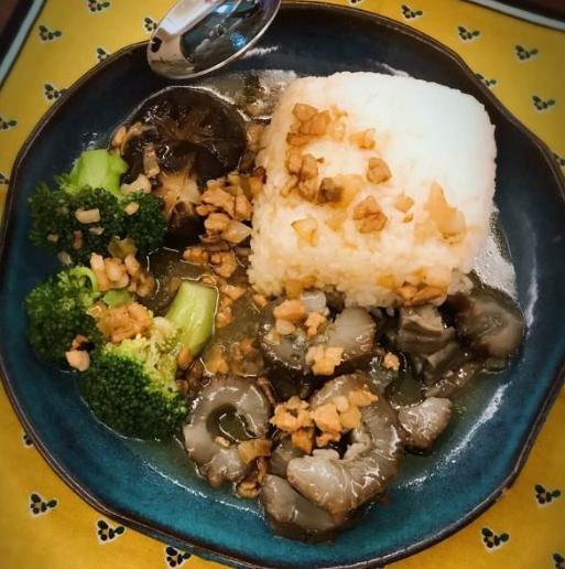 海参最好吃的做法，其实是海参豆腐菌菇汤，清爽鲜美大补